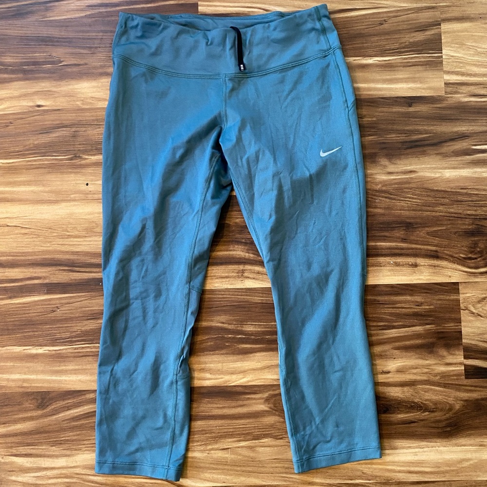 Women’s Nike cropped leggings